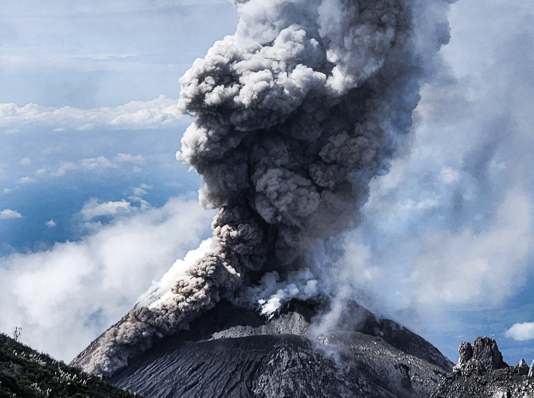 A large pyroclastic flow descending Santiaguito, photographed on our Mirador hike.