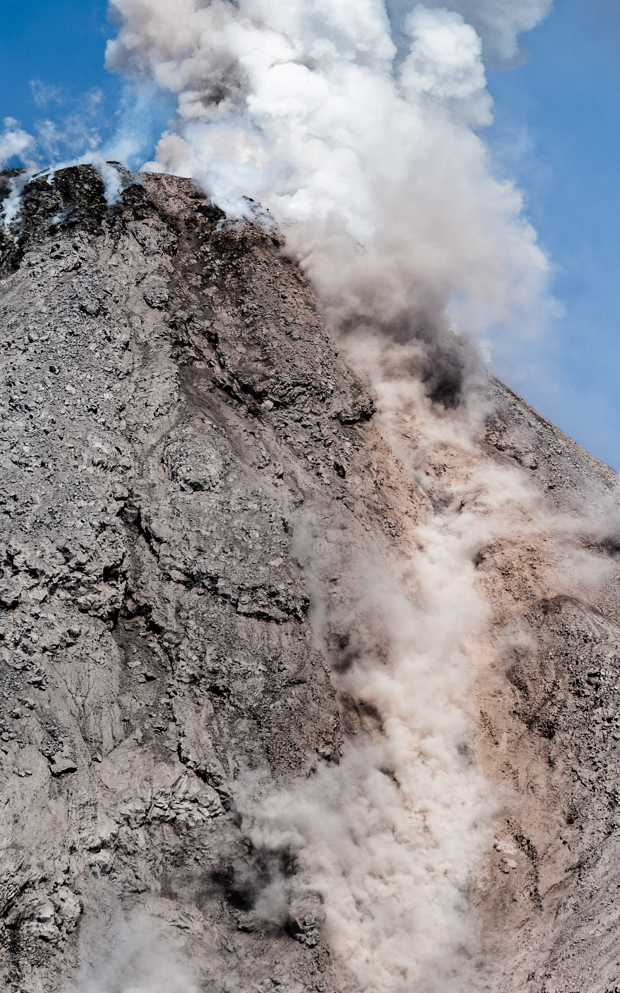 A hot avalanche of volcanic material cascading down the steep flank of the Caliente dome.