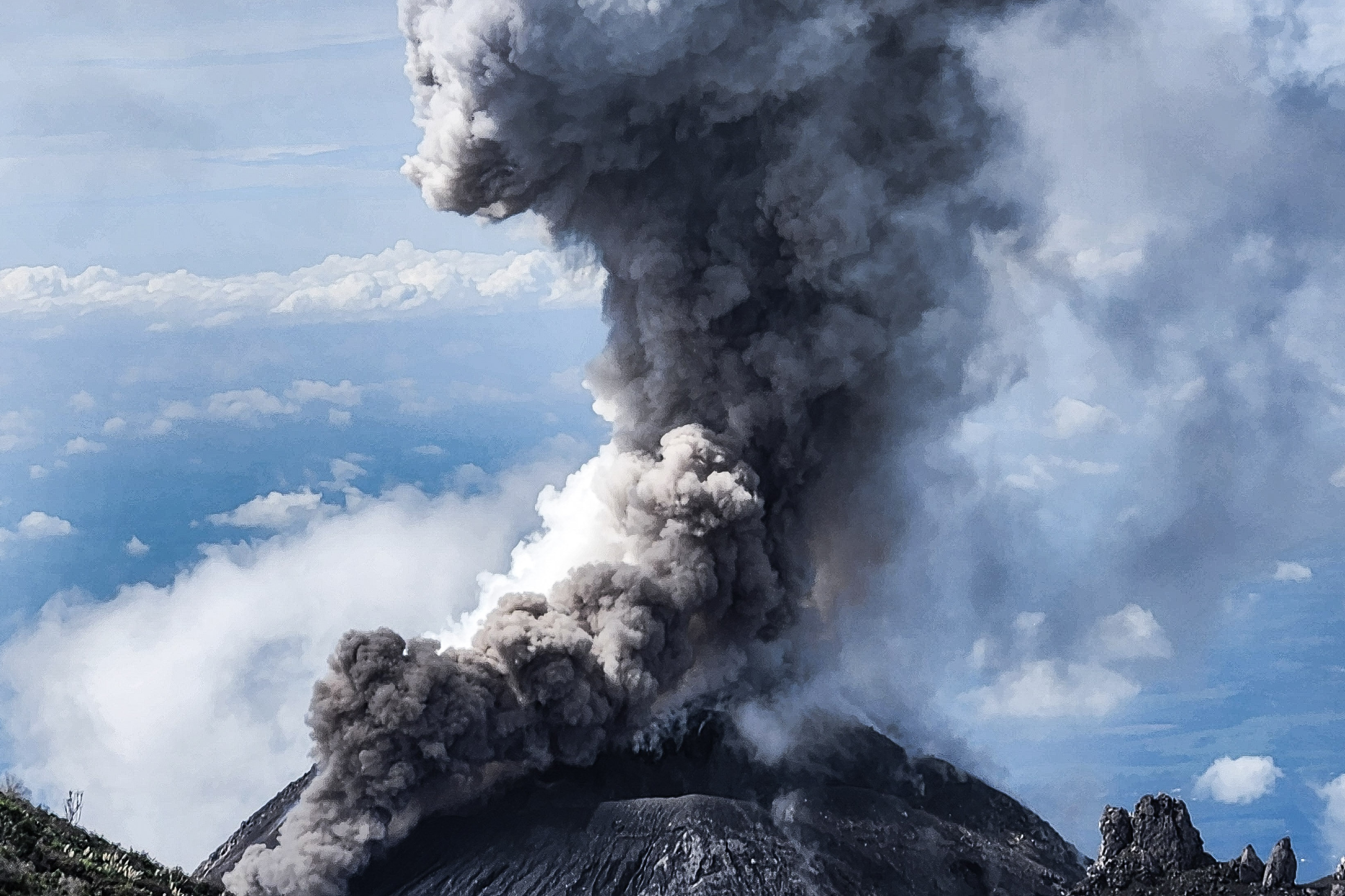 Night eruption seen from the Santa María Eruption Mirador